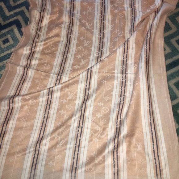 vintage LOUIS VUITTON PARIS Silk Plaid Repeat All Over Print AOP Monogram Scarf - Picture 2 of 4